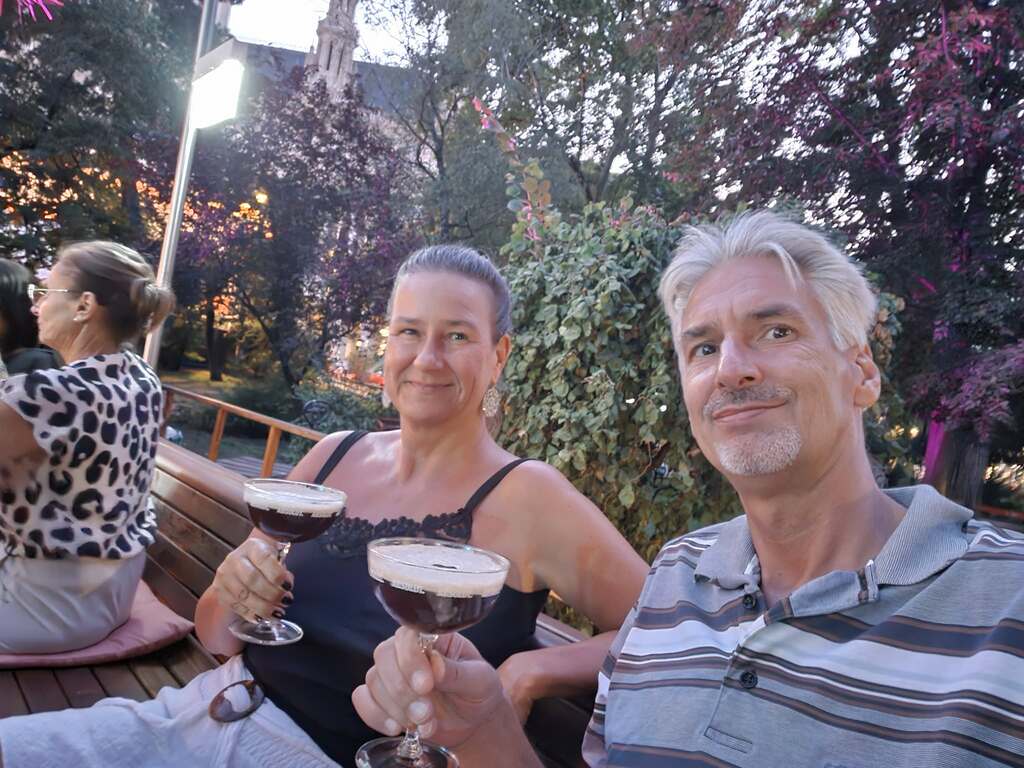 Gabi und Jacky mit ihrem Lieblingscocktail Espresso Martini